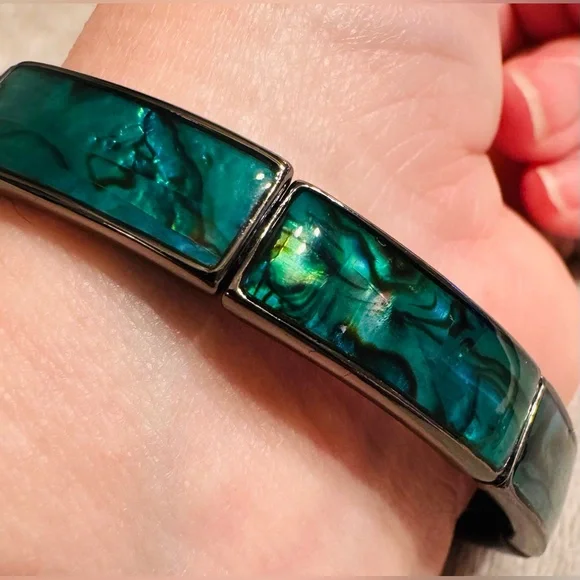 Lia Sophia “Pacifica” Genuine Abalone Stretch Bracelet - Picture 5 of 5
